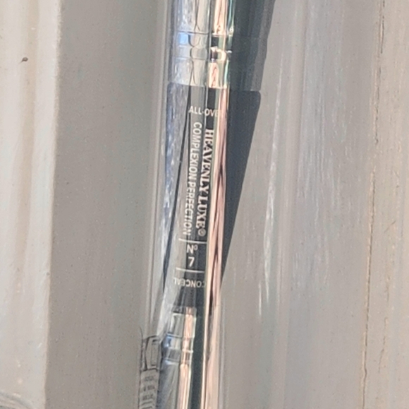 NIB IT COSMETICS HEAVENLY LUXE COMPLEXION BRUSH NO.7 - Picture 10 of 13